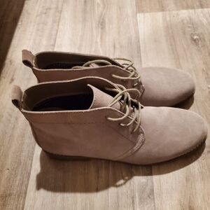 White Mountain Leather boots size 9